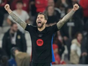 Barcelona renueva a Iñigo Martínez hasta 2026