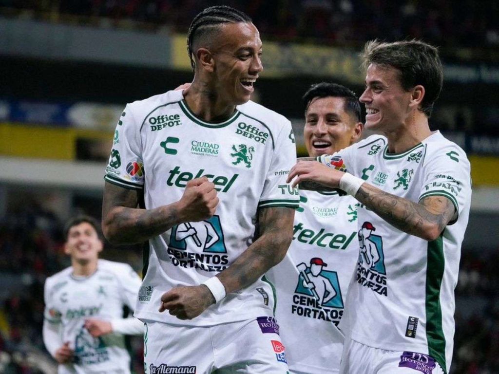 Jhonder Cádiz volvió a mover las redes en México