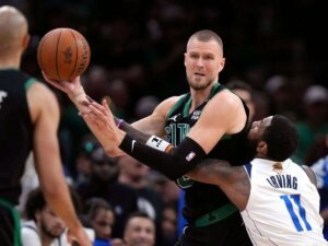 Kristaps Porzingis destacó en su regreso con Celtics