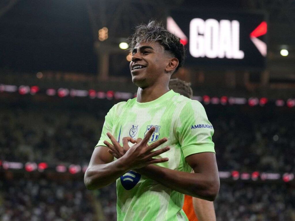 Yamal asegura que el Barcelona es favorito en la Champions