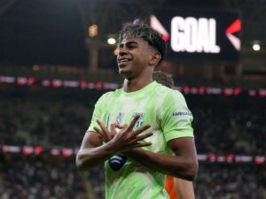 Yamal asegura que el Barcelona es favorito en la Champions