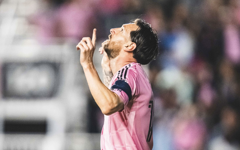 Messi celebrando con ante Sporting Kansas City con Inter Miami. / X: @InterMiamiCF