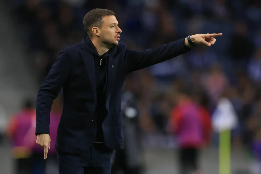Porto (Portugal), 15/03/2025.- FC Porto head coach Martin Anselmi reacts during the Portuguese First League soccer match between FC Porto and AVS at Dragao Stadium in Porto, Portugal, 15 March 2025. EFE/EPA/JOSE COELHO