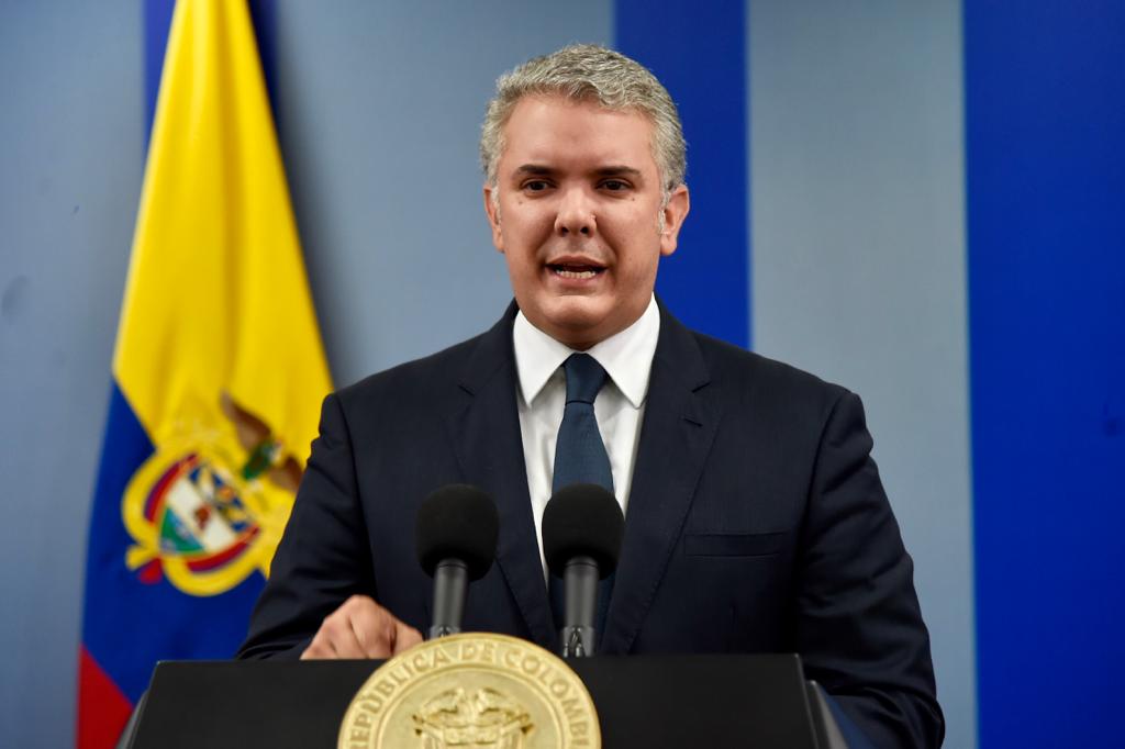 Hospitalizan de urgencia al ex presidente de Colombia Iván Duque tras fuerte dolor en el tórax