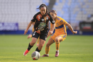 VIDEO: Charlyn Corral, la mexicana que ya es leyenda del fútbol