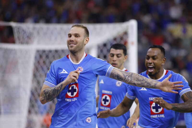 Carlos Rotondi de Cruz Azul celebra un gol en el Estadio Jalisco, en Guadalajara (México). Archivo. EFE/ Francisco Guasco