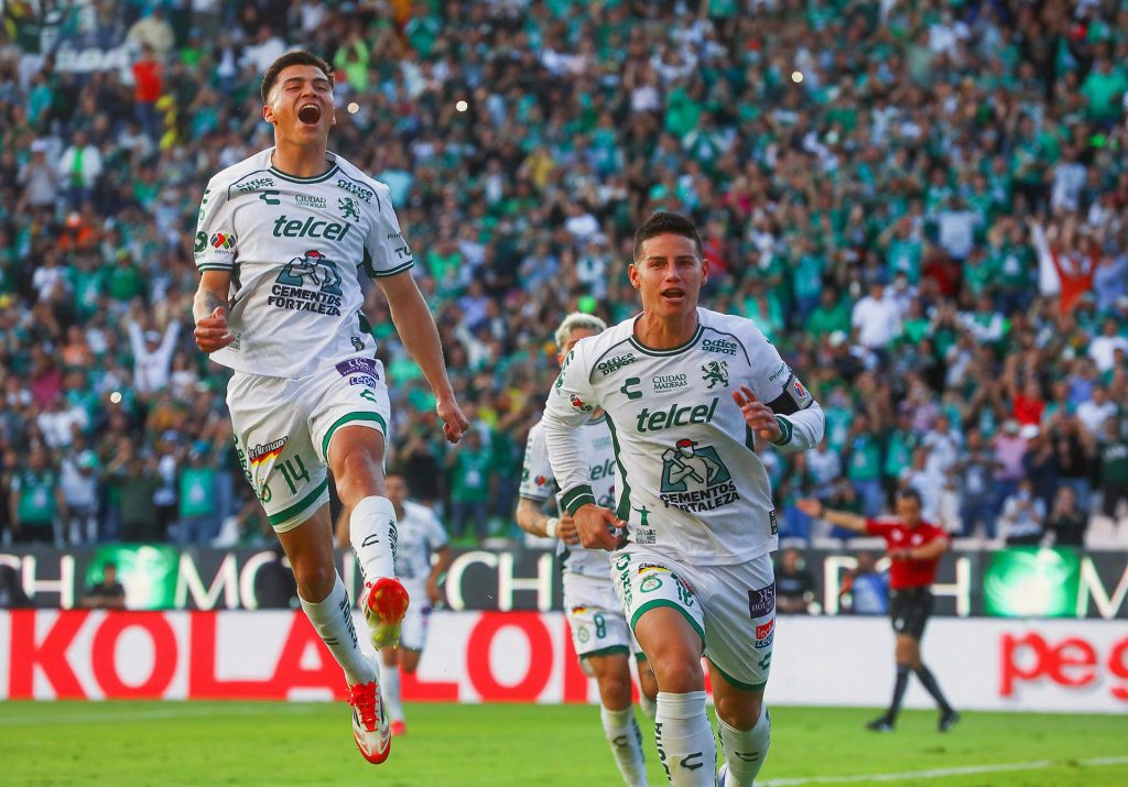 Imagen de archivo de James Rodríguez (d), jugador del Club León de la Liga MX. EFE/ Luis Ramírez