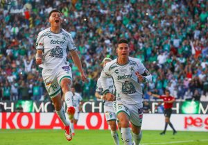 Imagen de archivo de James Rodríguez (d), jugador del Club León de la Liga MX. EFE/ Luis Ramírez