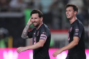 Lionel Messi de Inter reacciona este miércoles, en un partido amistoso entre Universitario e Inter Miami en el estadio Monumental en Lima (Perú). EFE/ Paolo Aguilar