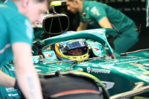 SAKHIR (Bahrain), 28/02/2025.- El piloto español de Aston Martin, Fernando Alonso en acción durante las pruebas de pretemporada de Fórmula 1 en el Circuito Internacional de Bahrein en Sakhir, Bahrein, este viernes.-EFE/ ALI HAIDER