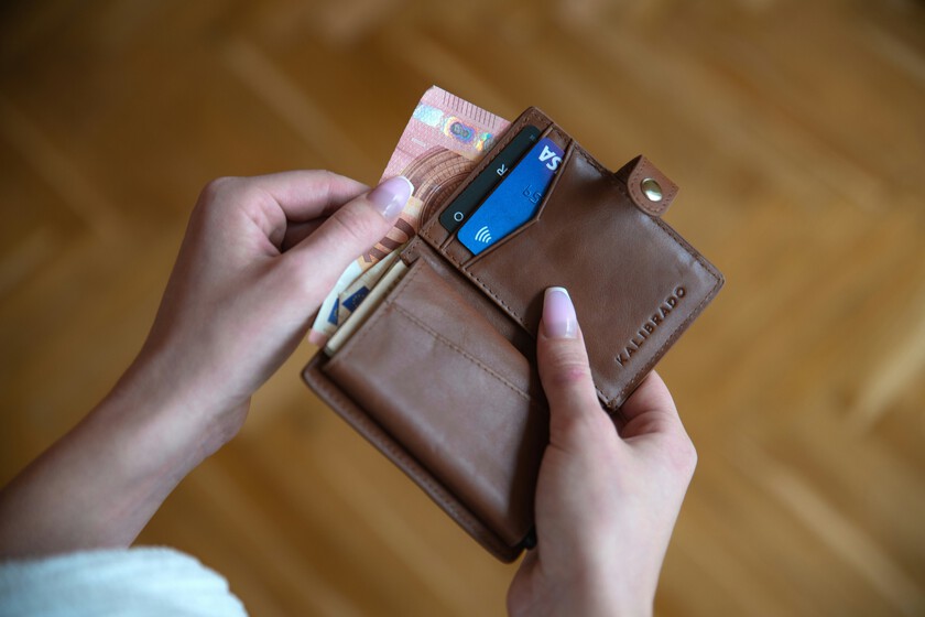 llevar la cartera en el bolsillo