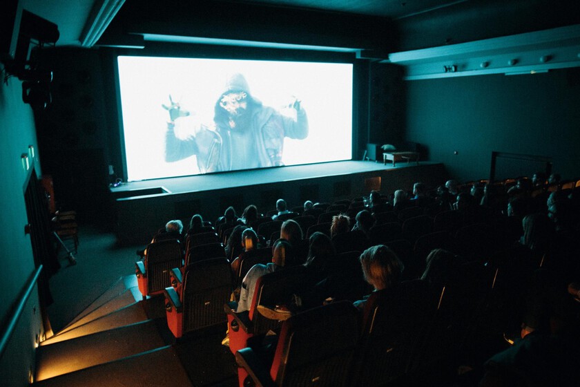 La mayor cadena de cines del mundo cree tener la solución para que la gente vuelva a las salas. Que las películas tarden más en poder verse en casa
