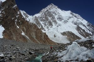Millones de personas beben del agua que llega de las nieves del K2. Acabamos de descubrir contaminantes en ellas