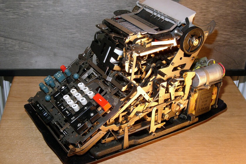 La calculadora Divisumma fue la joya mecánica de Olivetti. Ahora es un icono del diseño retrofuturista