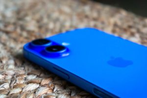 Si buscas un buen iPhone, mucho ojo a la última oferta de MediaMarkt en este modelo compatible con Apple Intelligence