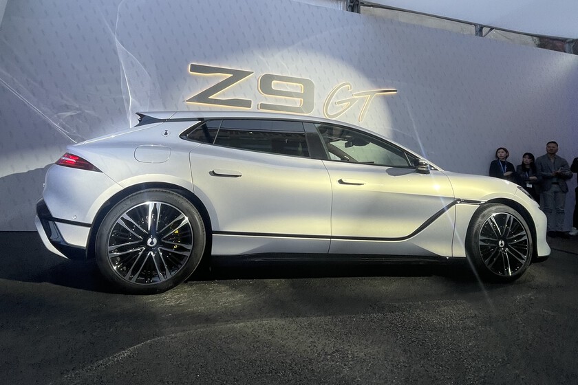 Denza barre cualquier prejuicio con un Z9GT que es un arsenal tecnológico