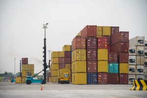 China ha encontrado una solución a los aranceles para los vendedores de Amazon en EEUU. El problema es que es ilegal