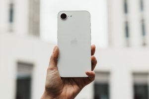 Apple lleva años obsesionada con el iPhone premium. Lo único que necesitaba era uno bueno y barato