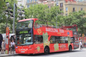 Barcelona borró una línea de bus de Google para que los turistas no la saturasen. Los turistas le han dicho "buen intento"