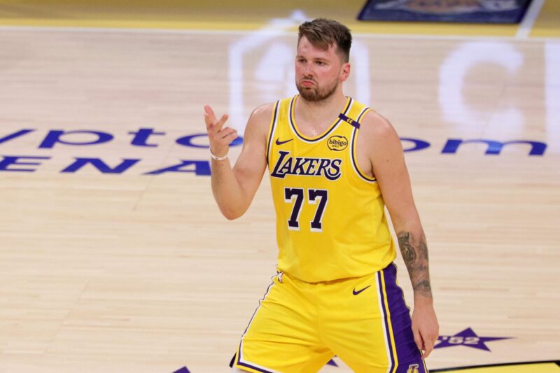 Luka Doncic reaciona durante el partido de este martes ante los New Orleans Pelicans. EFE/ALLISON DINNER