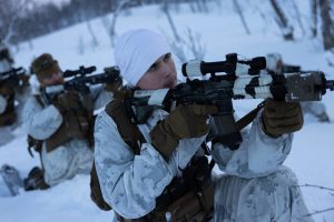 Finlandia es el país más feliz del mundo. Y también se está preparando a fondo para el final más infeliz: la guerra