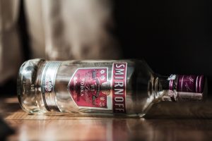 En 1914 Rusia decidió prohibir el vodka para detener el alcoholismo. Fue una decisión desastrosa