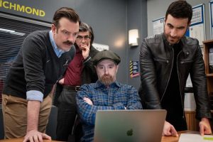 "Lo enterramos". Brett Goldstein compara el regreso de 'Ted Lasso' con un gato muerto
