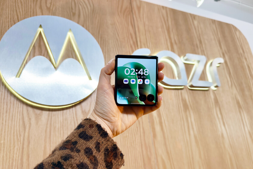 el plegable más ambicioso de Motorola lleva la IA por bandera