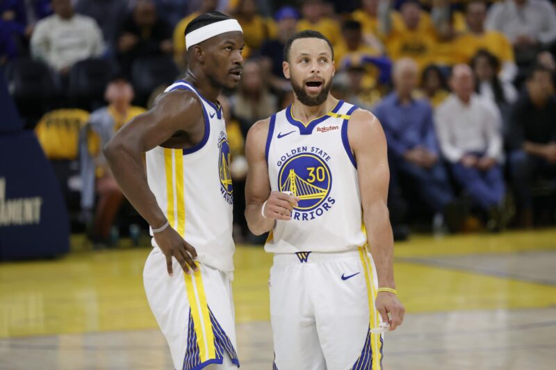 Foto de archivo de Stephen Curry (D) y Jimmy Butler, de Golden State Warriors. EFE/EPA/JOHN G. MABANGLO