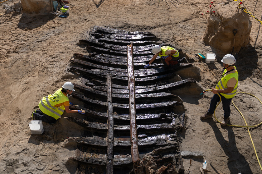 Barcelona se puso a excavar para construir un parking. Acabó descubriendo un barco medieval de 10 m y origen incierto