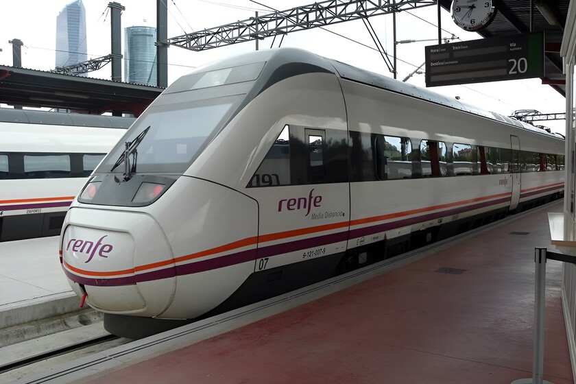 Tras el apagón, Adif tiene un problema en sus vías: tres trenes "perdidos" en puntos remotos de la red