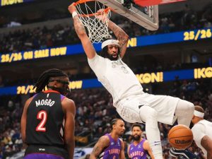 Dallas aplastó a Toronto con un gran Anthony Davis