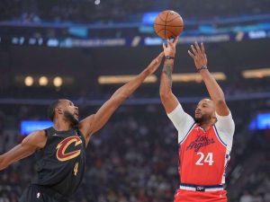 Evan Mobley obtuvo el premio al Jugador Defensivo del Año en la NBA