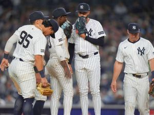 Devin Williams removido de su puesto como cerrador
