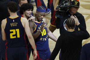 Jimmy Butler se viste de héroe y empuja a los Rockets hacia el abismo