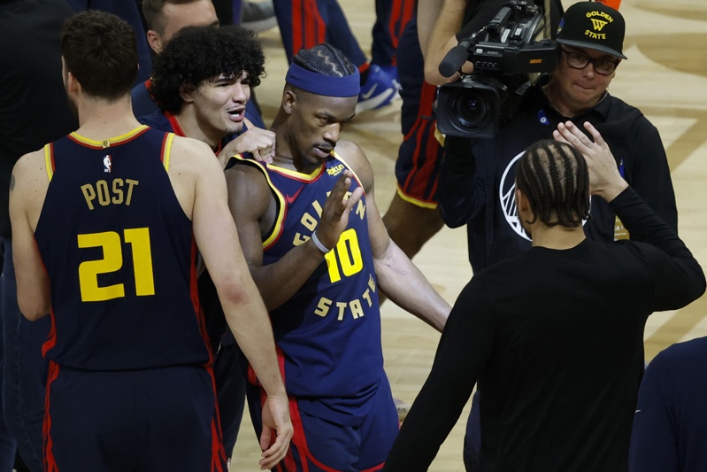 Jimmy Butler se viste de héroe y empuja a los Rockets hacia el abismo