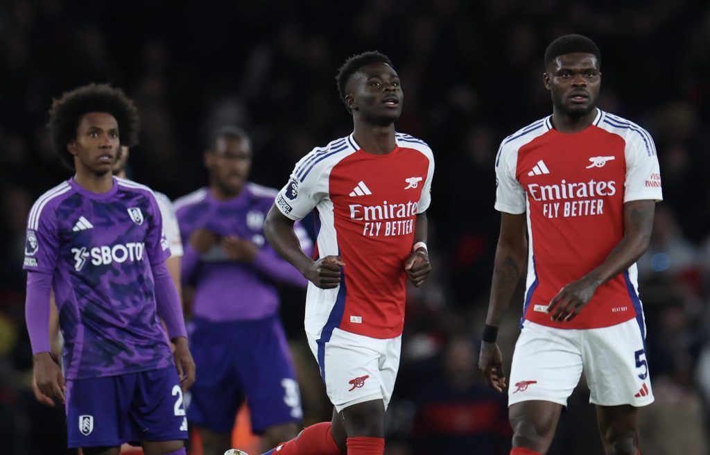 Saka anota luego de 101 días en victoria del Arsenal frente al Fulham
