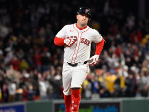 Alex Bregman igualó marca de Luis Aparicio en Boston