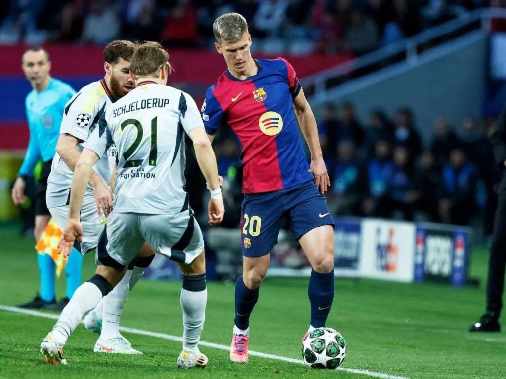 Dani Olmo y Pau Víctor seguirán en el Barcelona