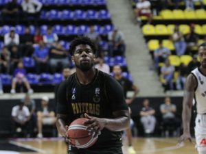 Panteras extendió la mala racha caraqueña de Gladiadores