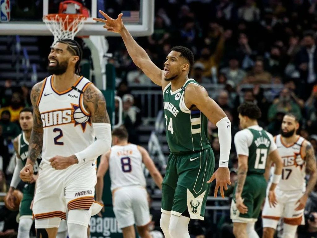 Bucks superaron con facilidad a los Suns