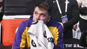 VIDEO: Luka Dončić en lagrimas durante homenaje en Dallas
