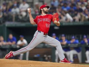 Bravos de Atlanta activan a dos jugadores