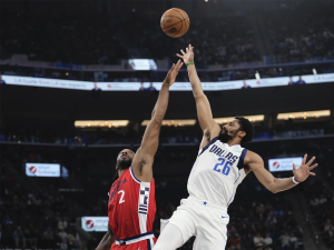 Leonard ayudó a la tercera victoria seguida de Clippers