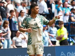 Kevin Kelsy brilló con doblete en la MLS