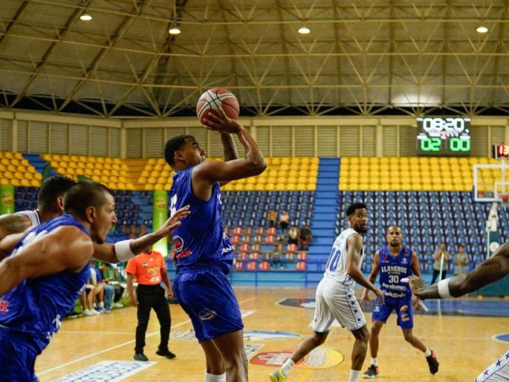 Llaneros regresó al triunfo frente a Trotamundos