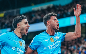 Manchester CIty celebrando victoria ante Aston Villa. / X: @ManCity