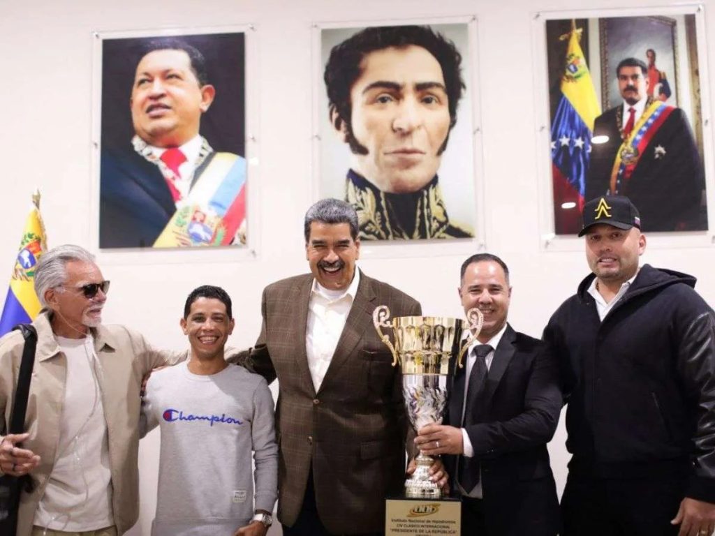 Maduro agasajó a los ganadores del Presidencial