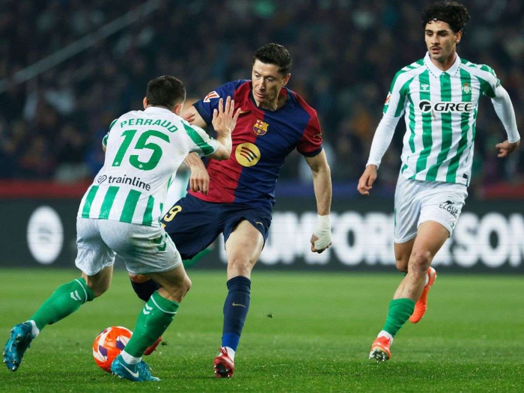 El Barcelona no aprovechó la caida del Real Madrid