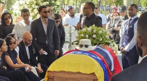 La sentida despedida a Rubby Pérez con banderas de Venezuela y República Dominicana
